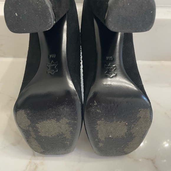 Tory Burch Signature Logo Suede Pumps with Patent Leather Trim - Size 8 - Picture 5 of 7